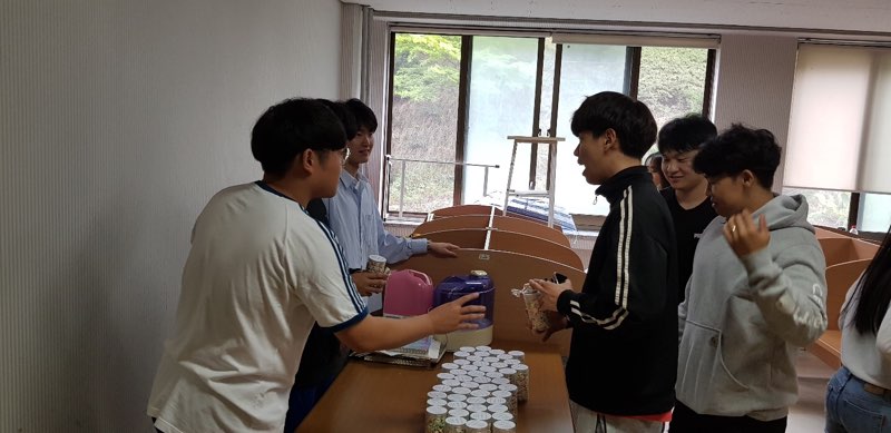 국시준비 4학년을 위한 동문회 선물